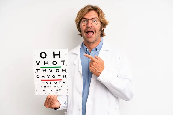 Blond Adult Man Looking Excited Surprised Pointing Side Optical Vision — Foto Stock