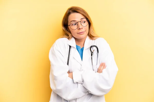 Pretty Blonde Young Woman Shrugging Feeling Confused Uncertain Physician Doctor — Stock Photo, Image