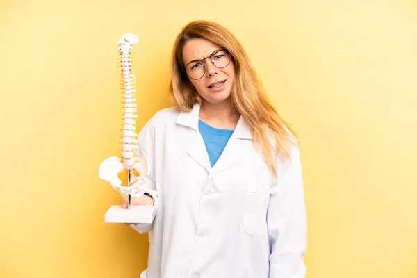 Pretty Blonde Young Woman Feeling Puzzled Confused Physician Doctor Student — Stockfoto