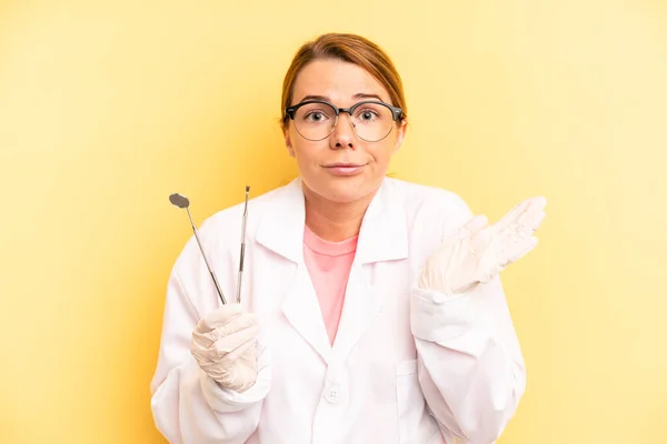 Pretty Blonde Young Woman Feeling Puzzled Confused Doubting Dentist Student — Zdjęcie stockowe