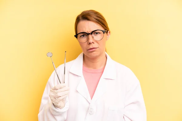 Pretty Blonde Young Woman Feeling Puzzled Confused Dentist Student — Stock fotografie