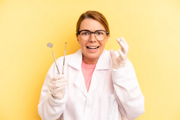 Pretty Blonde Young Woman Screaming Hands Air Dentist Student — Zdjęcie stockowe