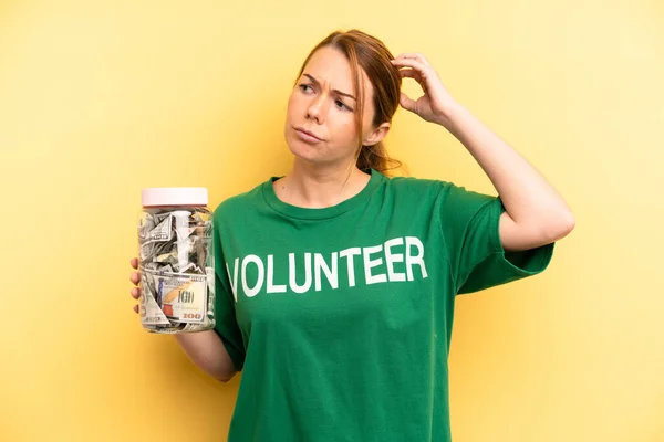 Pretty Blonde Young Woman Smiling Happily Daydreaming Doubting Donation Volunteer — Stock fotografie