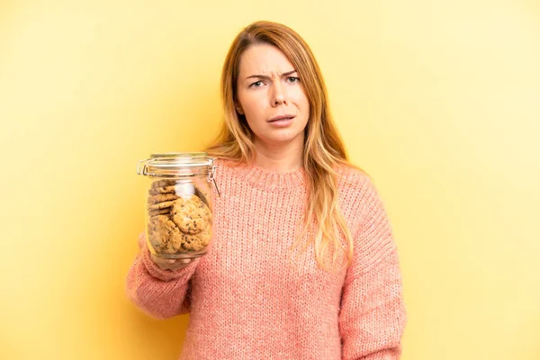 Pretty Blonde Young Woman Feeling Puzzled Confused Home Made Cookies — Stock Photo, Image