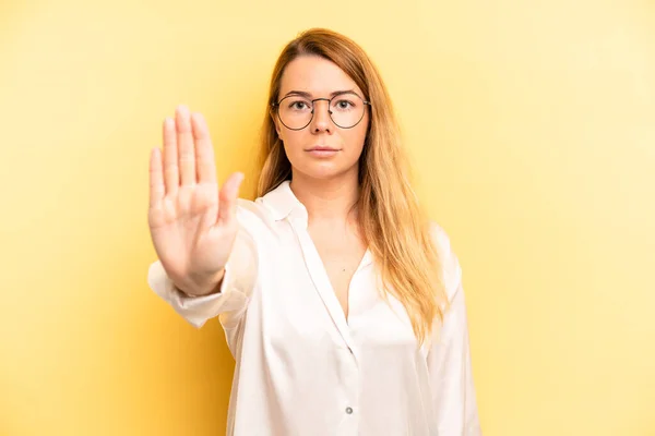 Blonde Pretty Woman Looking Serious Stern Displeased Angry Showing Open — Stock Photo, Image