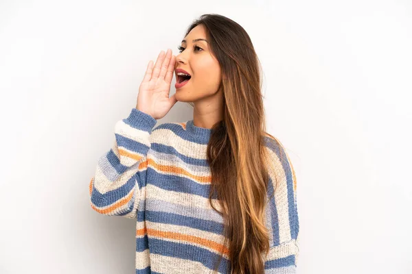 Aziatische Mooi Vrouw Profiel Uitzicht Zoek Gelukkig Opgewonden Schreeuwen Bellen — Stockfoto