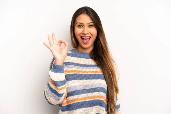 Asiática Bonita Mulher Sentindo Bem Sucedida Satisfeita Sorrindo Com Boca — Fotografia de Stock