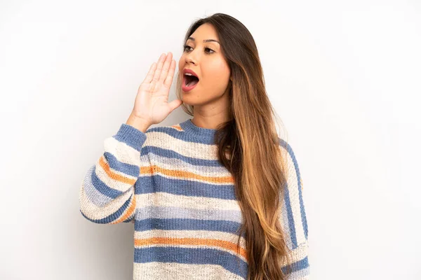 Aziatische Mooi Vrouw Schreeuwen Luid Boos Naar Kopiëren Ruimte Aan — Stockfoto