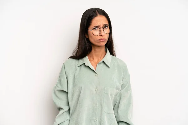 Hispanic Pretty Woman Feeling Confused Doubtful Wondering Trying Choose Make — Stock Photo, Image