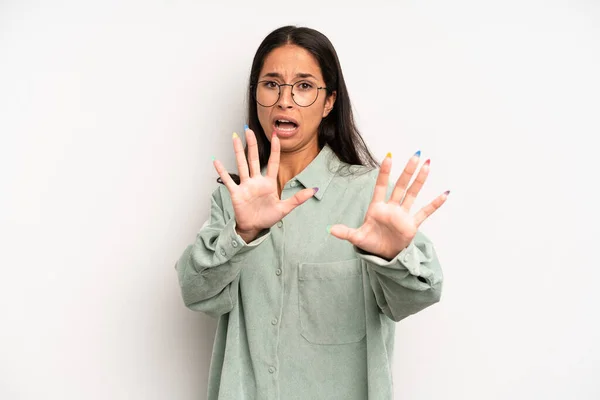 Hispanic Pretty Woman Feeling Terrified Backing Screaming Horror Panic Reacting — Stock Photo, Image