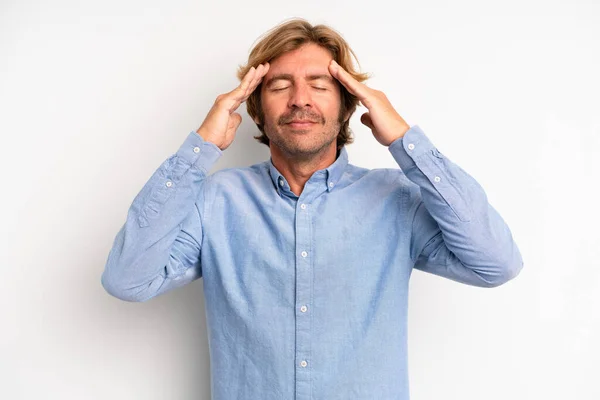 Blond Adult Man Looking Concentrated Thoughtful Inspired Brainstorming Imagining Hands —  Fotos de Stock