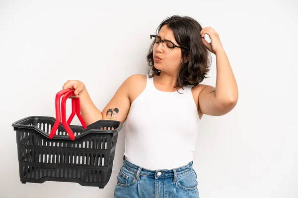 Hispanic Pretty Girl Smiling Happily Daydreaming Doubting Empty Shopping Basket — Foto Stock