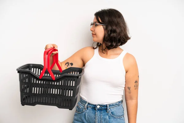 Hispanic Pretty Girl Profile View Thinking Imagining Daydreaming Empty Shopping — Foto Stock