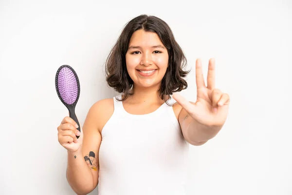 Hispanic Pretty Girl Smiling Confidently Pointing Own Broad Smile Hair — Stockfoto