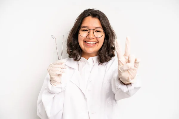 Hispanic Pretty Girl Looking Happy Astonished Surprised Dentist Student Concept — Foto de Stock