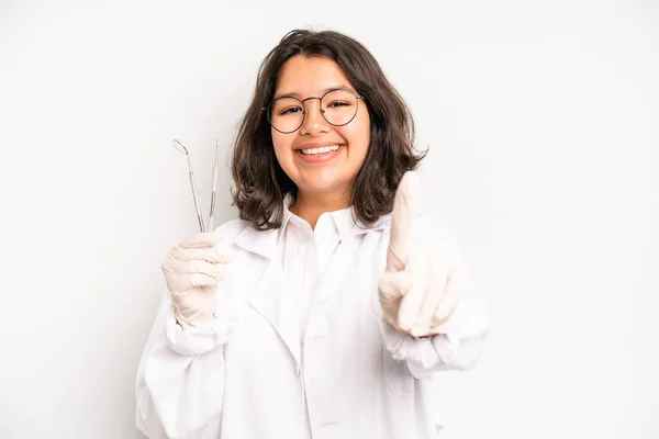 Hispanic Pretty Girl Smiling Happily Waving Hand Welcoming Greeting You — Foto de Stock