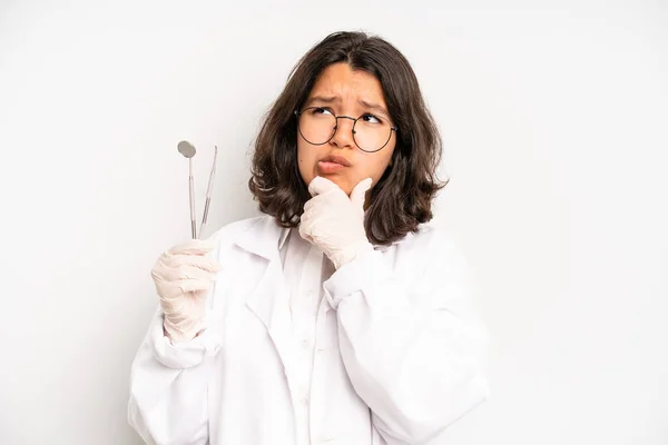 Hispanic Pretty Girl Feeling Extremely Shocked Surprised Dentist Student Concept — Fotografia de Stock