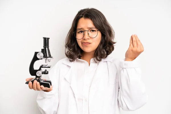 Hispanic Pretty Girl Looking Excited Surprised Pointing Side Science Student — Foto de Stock