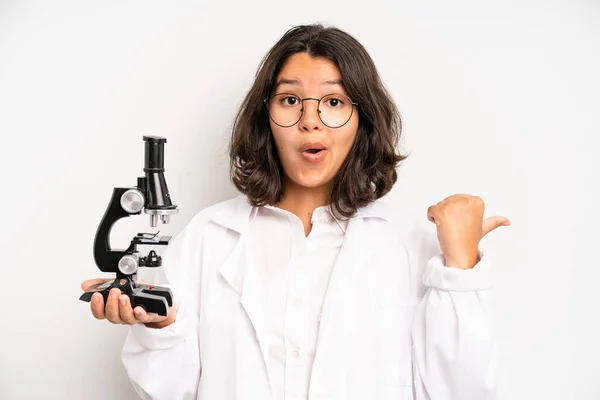 Hispanic Pretty Girl Amazed Shocked Astonished Unbelievable Surprise Science Student — Foto de Stock