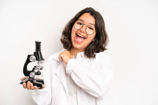 Hispanic Pretty Girl Feeling Puzzled Confused Science Student — Foto de Stock