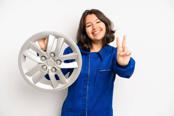 Hispanic Pretty Girl Feeling Proud Smiling Positively Thumbs Car Mechanic — Stock Fotó