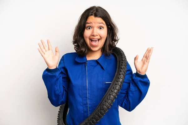 Hispanic Pretty Girl Looking Very Shocked Surprised Bike Mechanic Concept — Photo