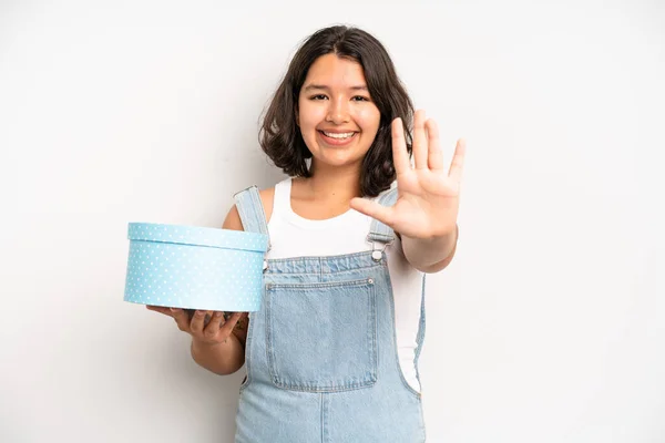 Hispanic Pretty Girl Smiling Cheerfully Feeling Happy Pointing Side Gift —  Fotos de Stock