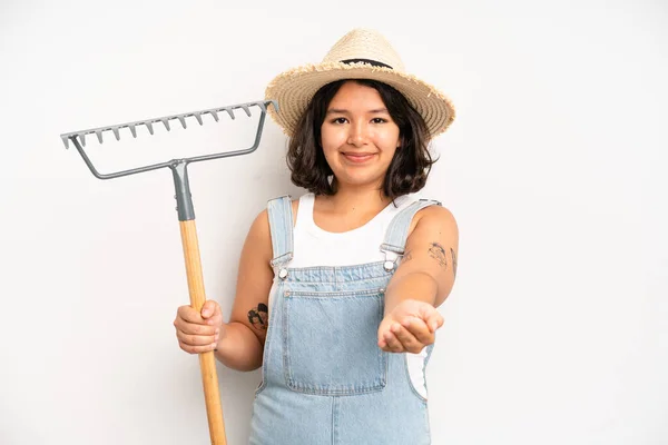 Hispanic Pretty Girl Feeling Happy Astonished Something Unbelievable Farmer Rake —  Fotos de Stock