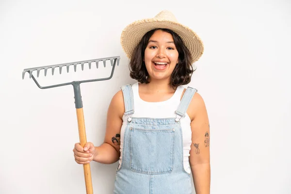 Hispanic Pretty Girl Feeling Puzzled Confused Farmer Rake Concept —  Fotos de Stock