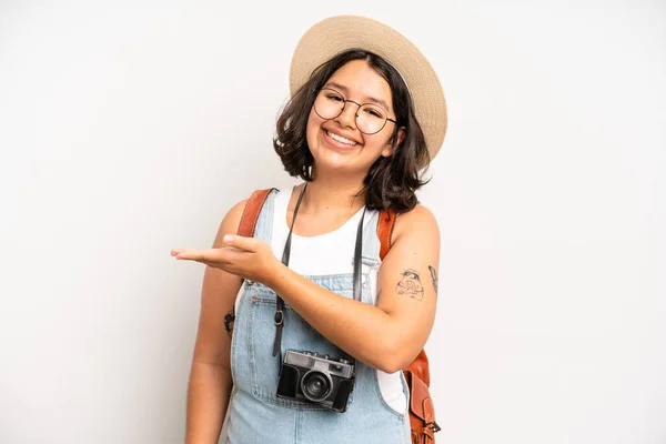 Hispanic Pretty Girl Smiling Cheerfully Feeling Happy Showing Concept Photographer — Stok fotoğraf