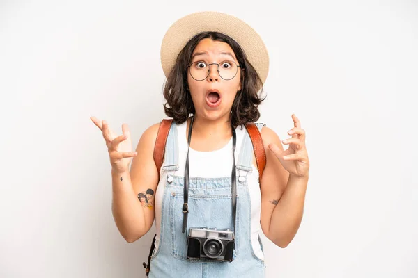 Hispanic Pretty Girl Feeling Extremely Shocked Surprised Photographer Concept — 图库照片