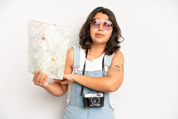 Hispanic Pretty Girl Shrugging Feeling Confused Uncertain Tourist Map Concept — Zdjęcie stockowe
