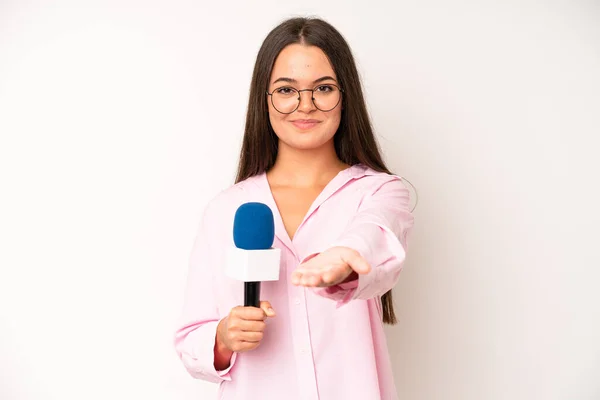 Hispanic Pretty Woma Amazed Shocked Astonished Unbelievable Surprise Journalist Microphone — Zdjęcie stockowe