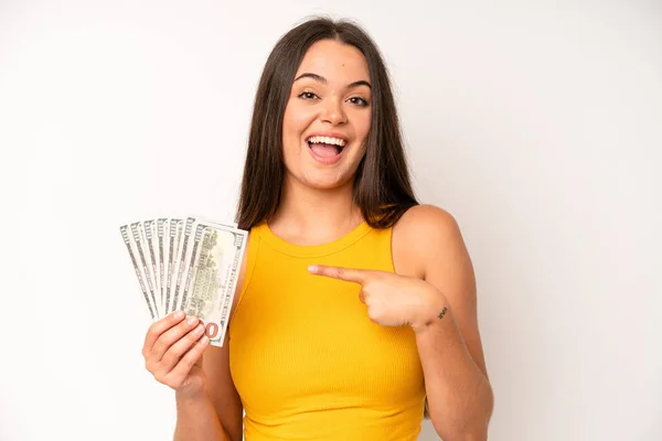Hispanic Pretty Woma Feeling Puzzled Confused Scratching Head Dollar Banknotes — Foto Stock