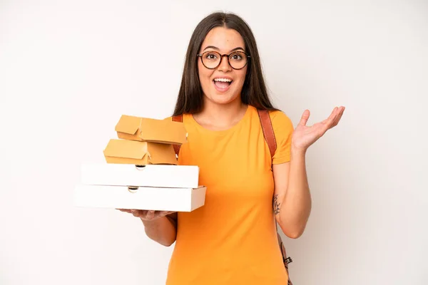 Hispanic Pretty Woma Feeling Shocked Scared Delivery Take Away Concept — Stock Photo, Image