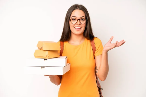 Hispanic Pretty Woma Looking Happy Astonished Surprised Delivery Take Away — Stockfoto