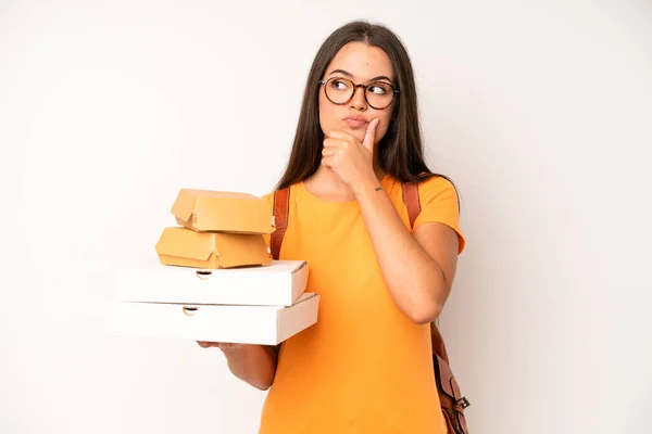 Hispanic Pretty Woma Smiling Proudly Confidently Making Number One Delivery — Foto Stock