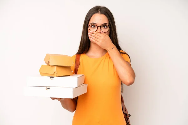 Hispanic Pretty Woma Feeling Confused Puzzled Showing You Insane Delivery — Stockfoto