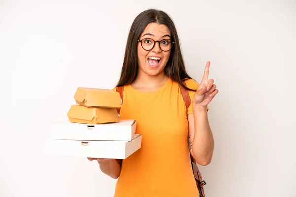 Hispanic Pretty Woma Smiling Looking Friendly Showing Number One Delivery — Stockfoto