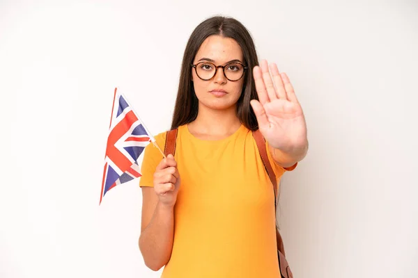 Hispanic Pretty Woma Looking Astonished Disbelief England Flag Concept — Stock Fotó