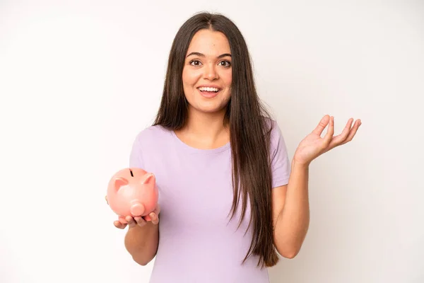 Hispanic Pretty Woma Looking Happy Astonished Surprised Piggy Bank Savings — Stock fotografie