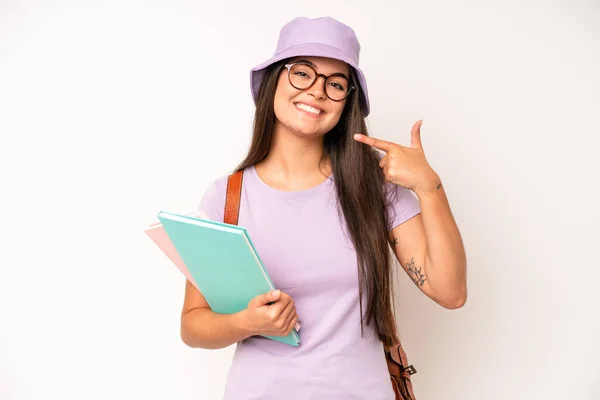 Hispanic Pretty Woma Smiling Happily Hand Hip Confident University Student — Stok fotoğraf