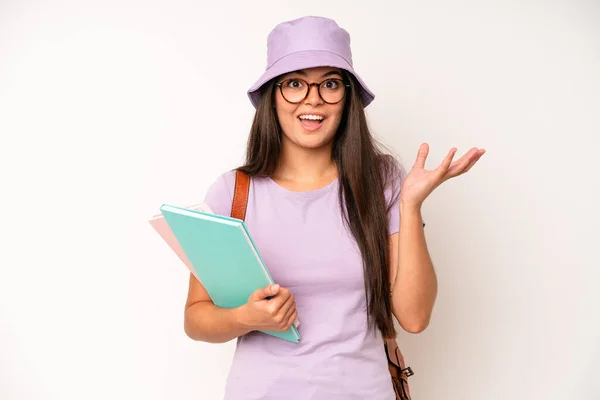 Hispanic Pretty Woma Looking Happy Astonished Surprised University Student Concept — Stok fotoğraf
