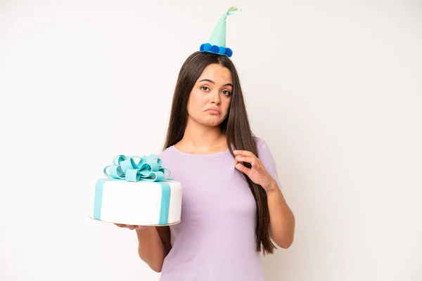 Hispanic Pretty Woma Smiling Happily Daydreaming Doubting Birthday Cake Celebration — Stockfoto