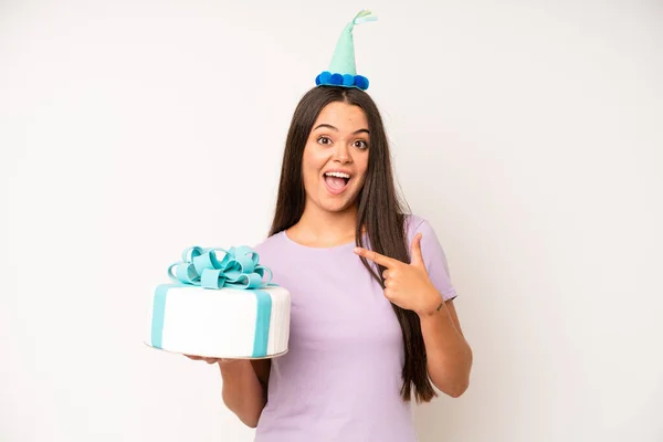 Hispanic Pretty Woma Feeling Puzzled Confused Scratching Head Birthday Cake — Fotografia de Stock