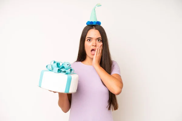Hispanic Pretty Woma Feeling Shocked Laughing Celebrating Success Birthday Cake — Stockfoto