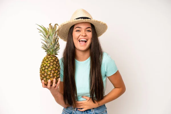 Hispanic Pretty Woma Smiling Cheerfully Feeling Happy Pointing Side Pineapple — Stock fotografie