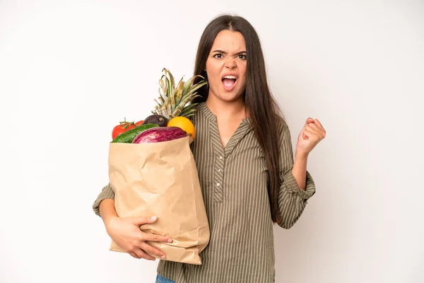 Hispanic Pretty Woma Shrugging Feeling Confused Uncertain Market Vegetables Bag — Stok fotoğraf