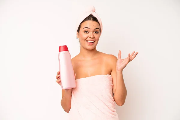 Hispanic Pretty Woma Looking Happy Astonished Surprised Shower Hair Product — Stockfoto