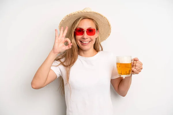 Pretty Caucasian Woman Feeling Happy Showing Approval Okay Gesture Beer — 图库照片